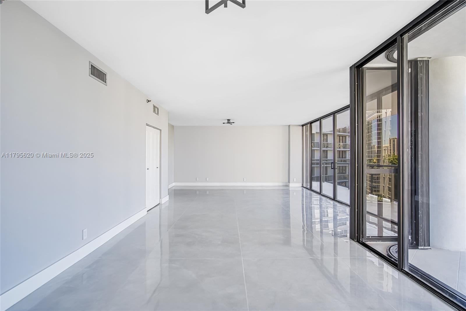 20281 E Country Club Dr 501