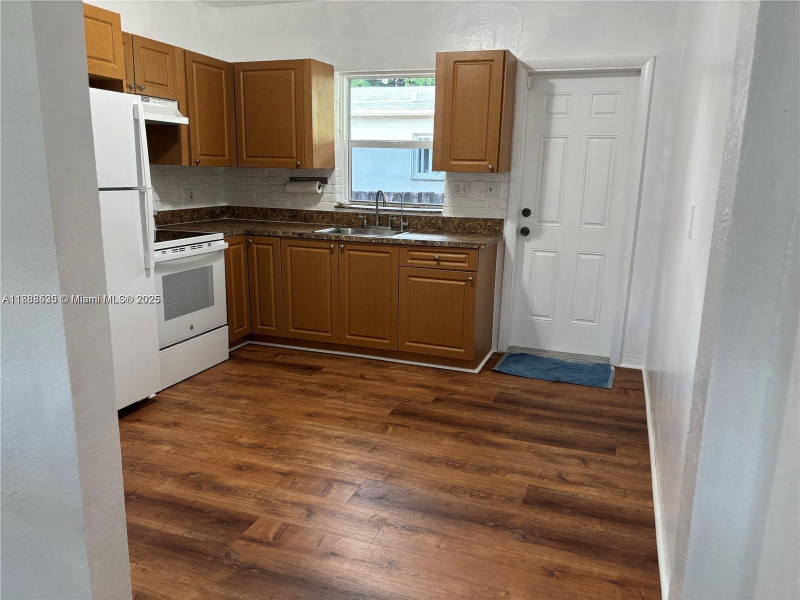 HOLLYWOOD SOUTH SIDE ADD - Residential Lease