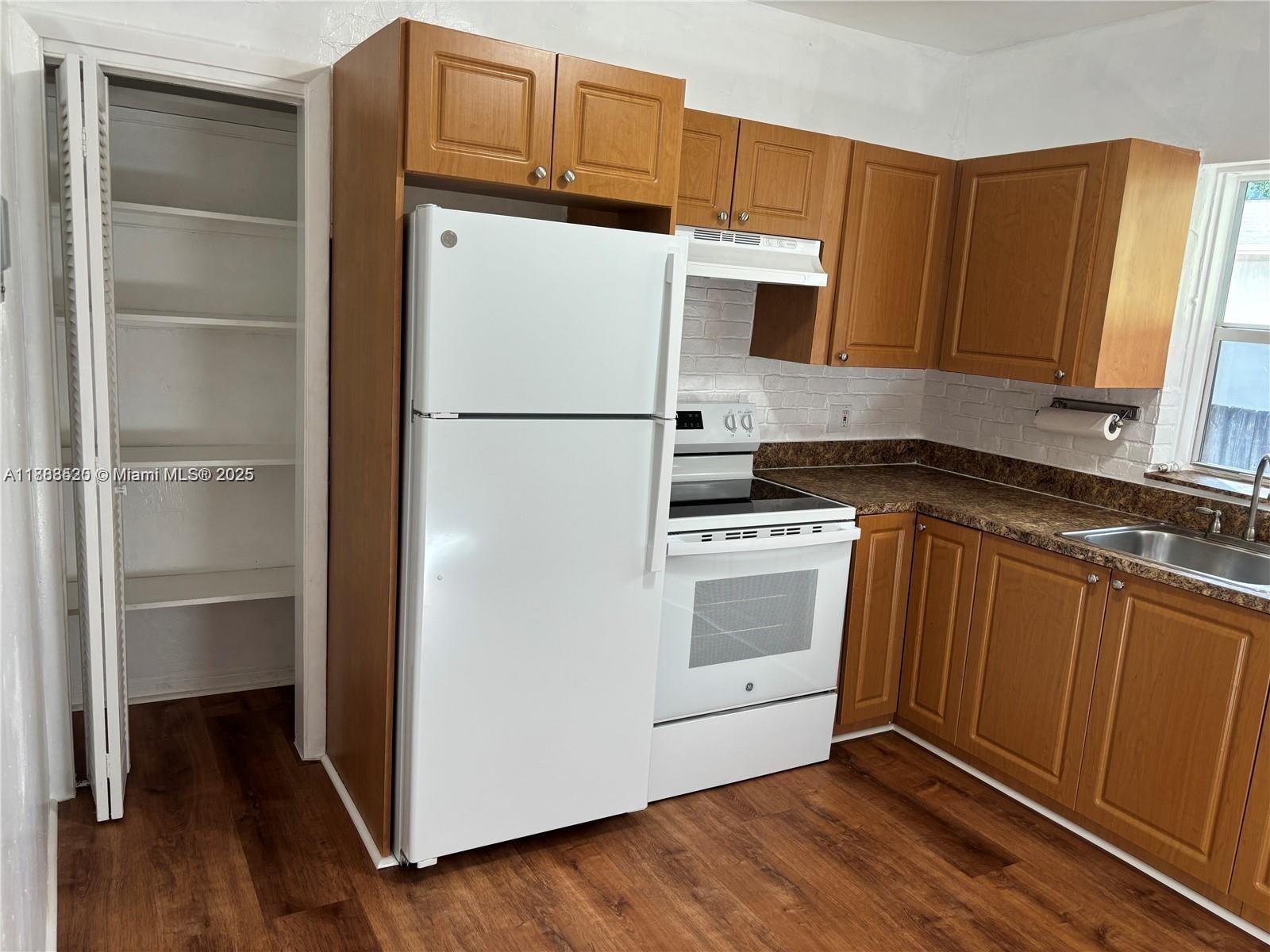 HOLLYWOOD SOUTH SIDE ADD - Residential Lease