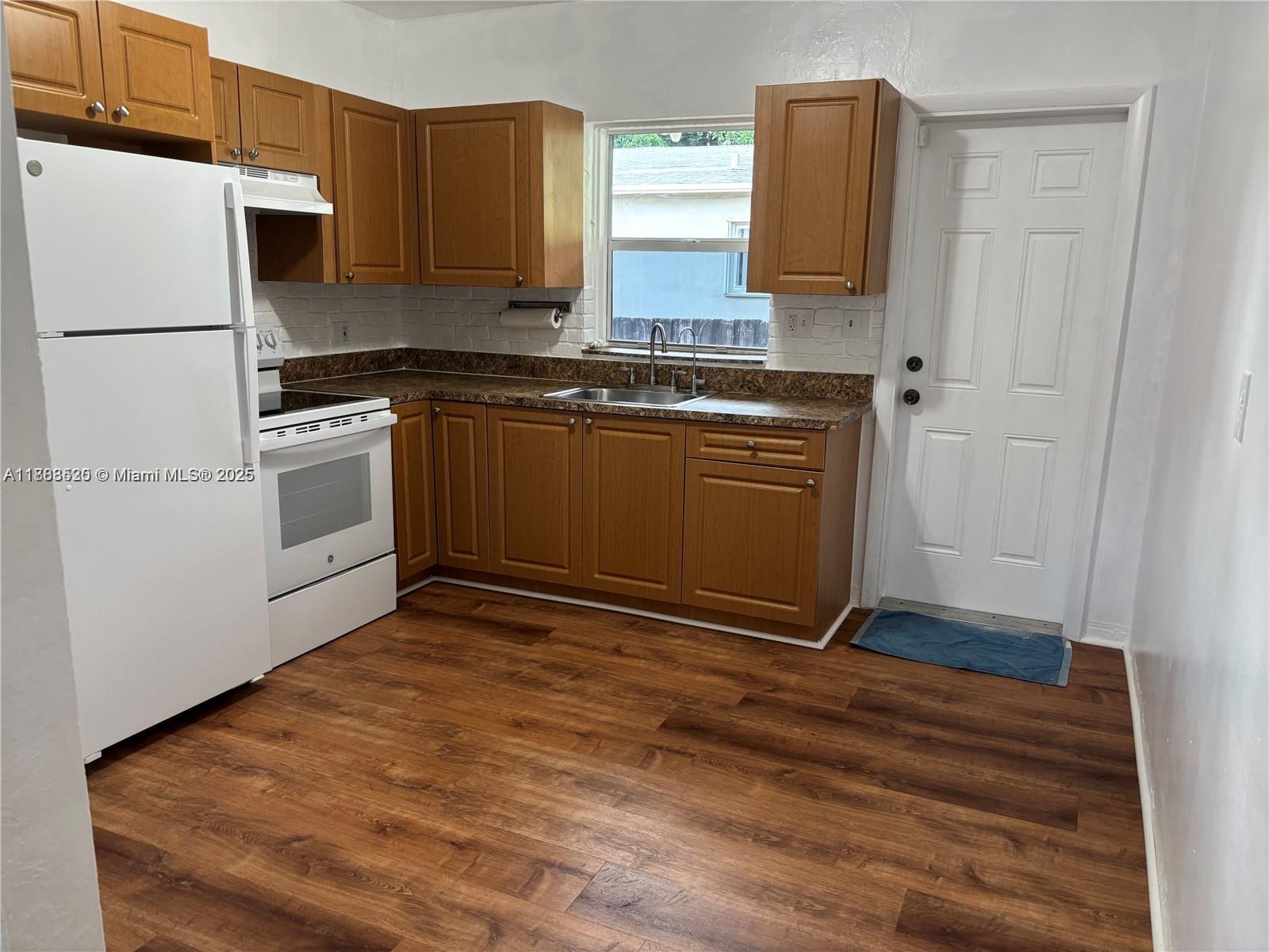 HOLLYWOOD SOUTH SIDE ADD - Residential Lease