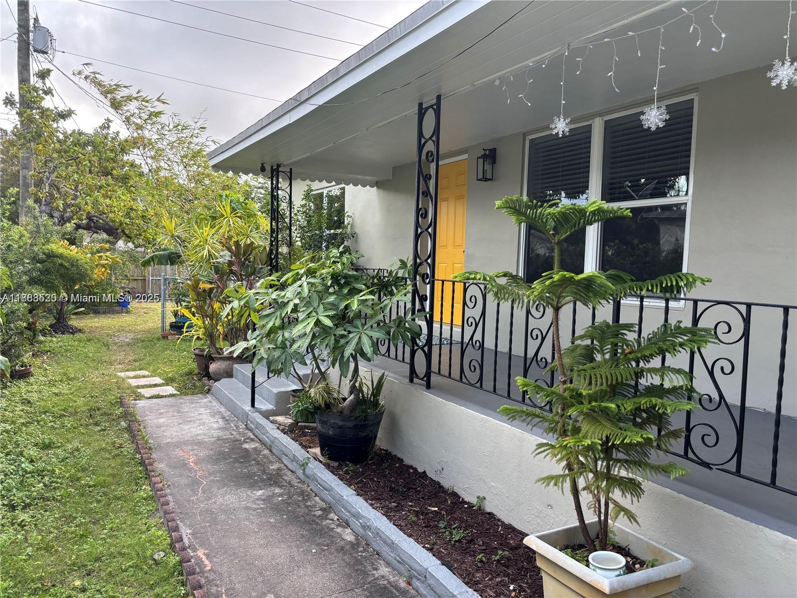 HOLLYWOOD SOUTH SIDE ADD - Residential Lease