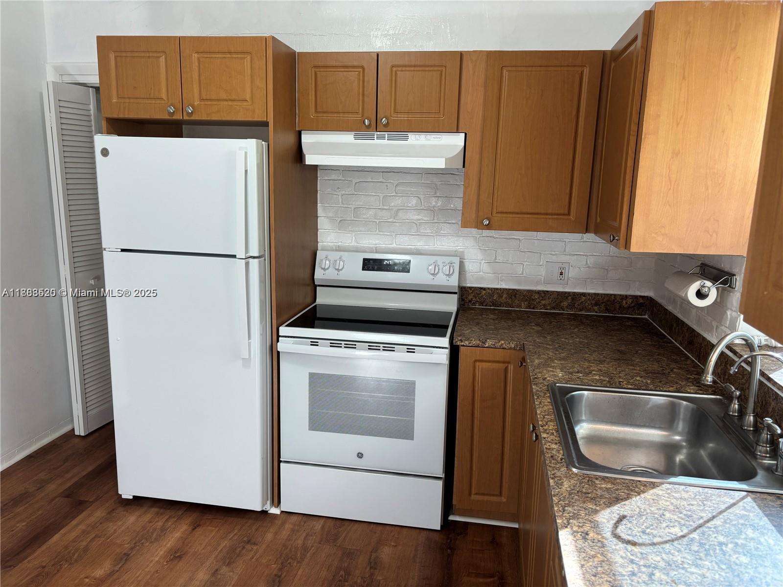 HOLLYWOOD SOUTH SIDE ADD - Residential Lease