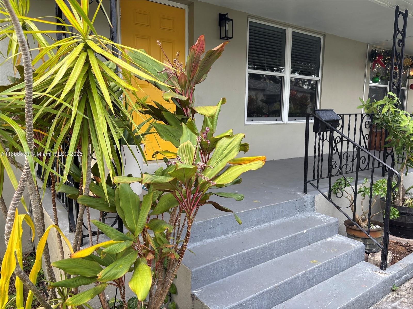 HOLLYWOOD SOUTH SIDE ADD - Residential Lease