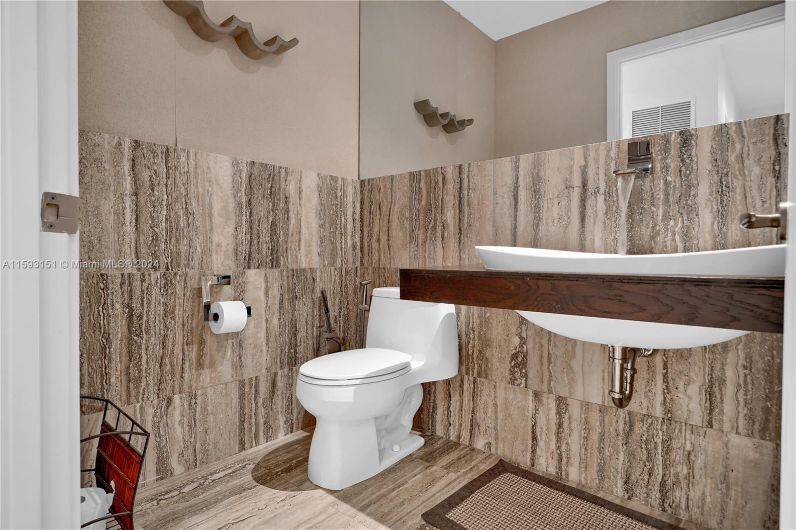 CARBONELL CONDO - Residential Lease