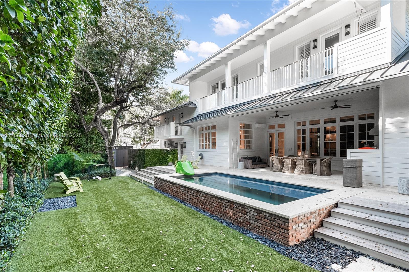 GRANADA PARK - Residential