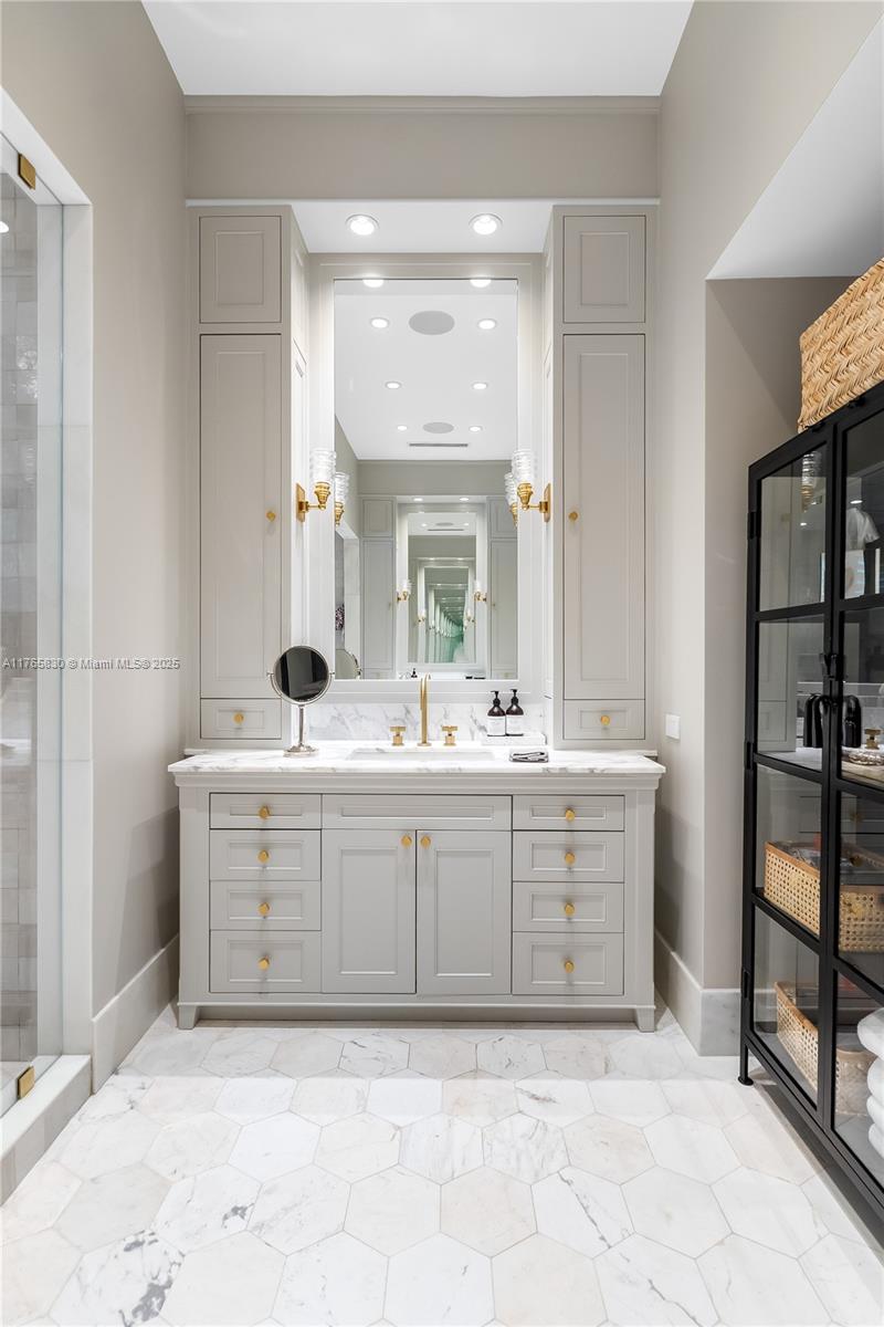 GRANADA PARK - Residential