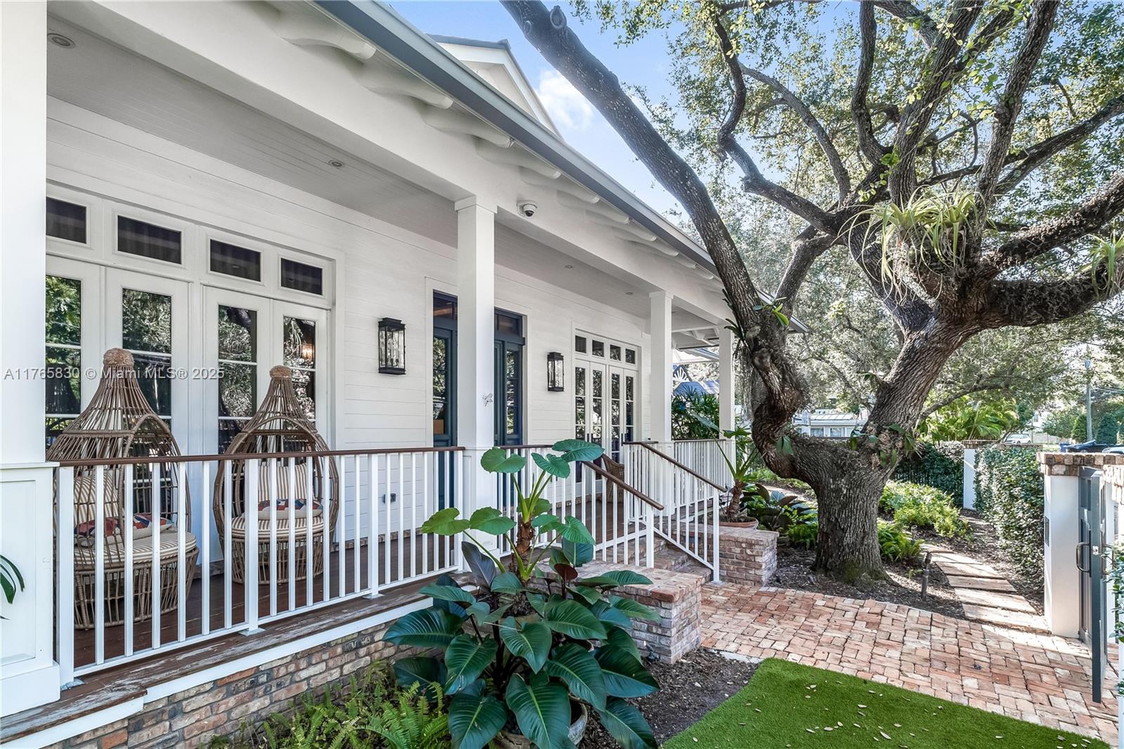 GRANADA PARK - Residential