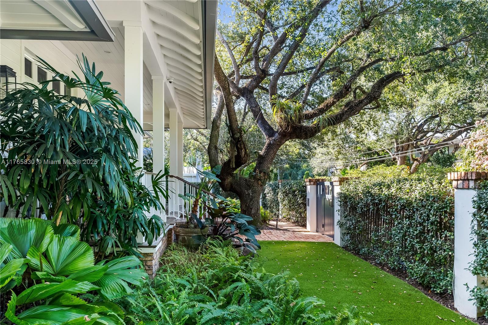 GRANADA PARK - Residential