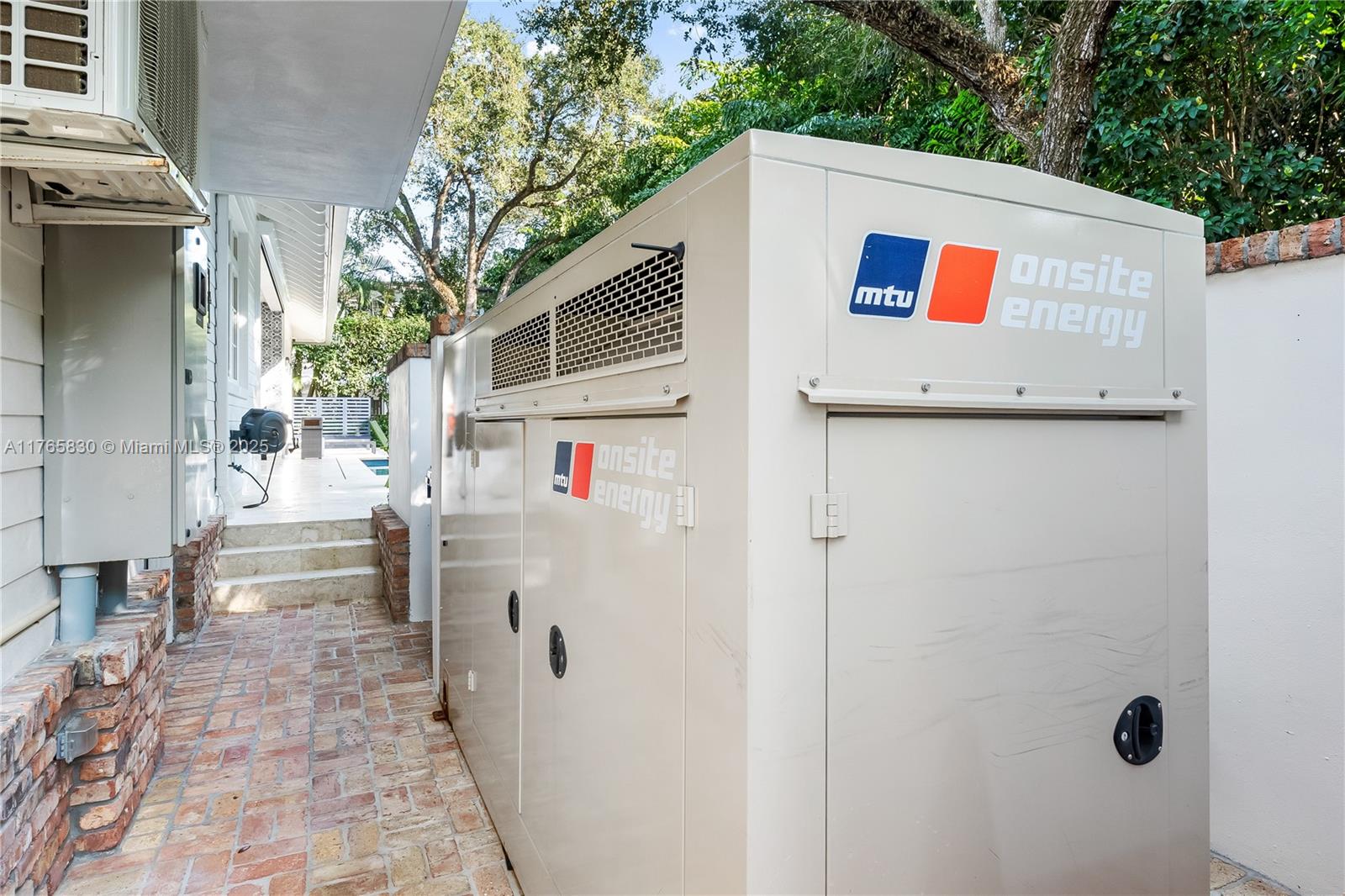 GRANADA PARK - Residential