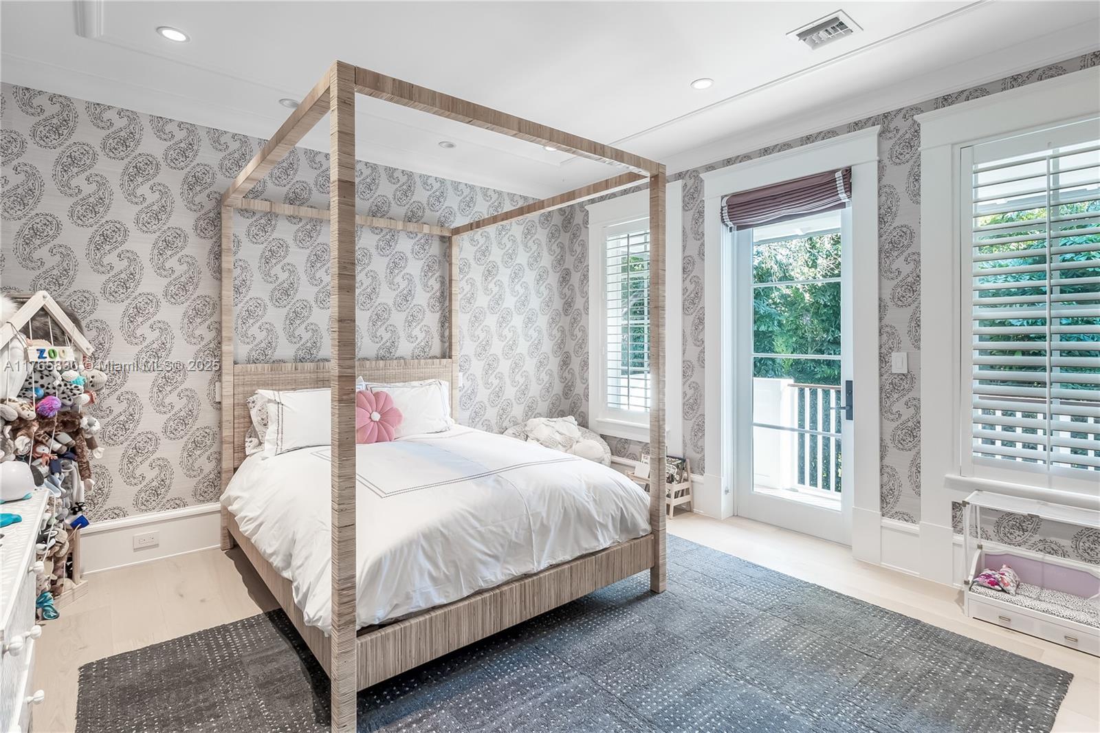 GRANADA PARK - Residential