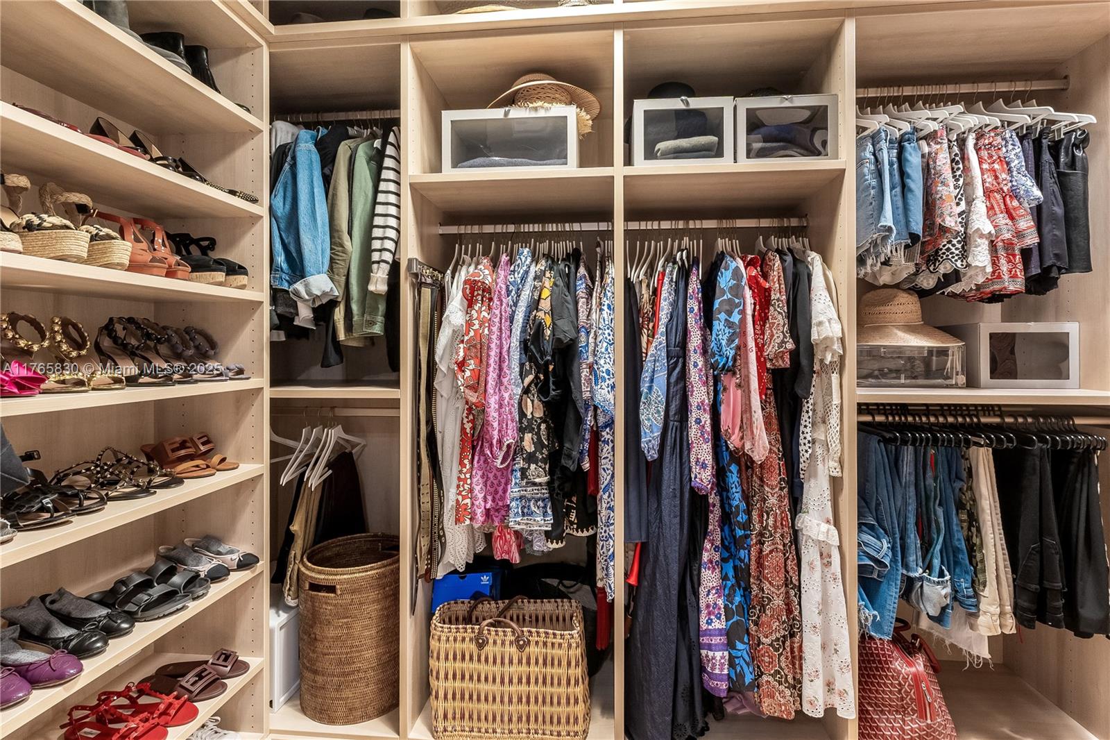 GRANADA PARK - Residential