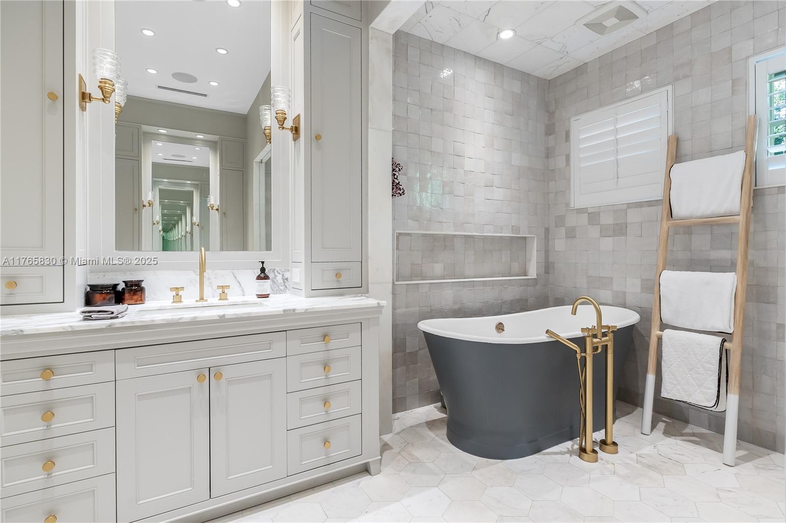 GRANADA PARK - Residential