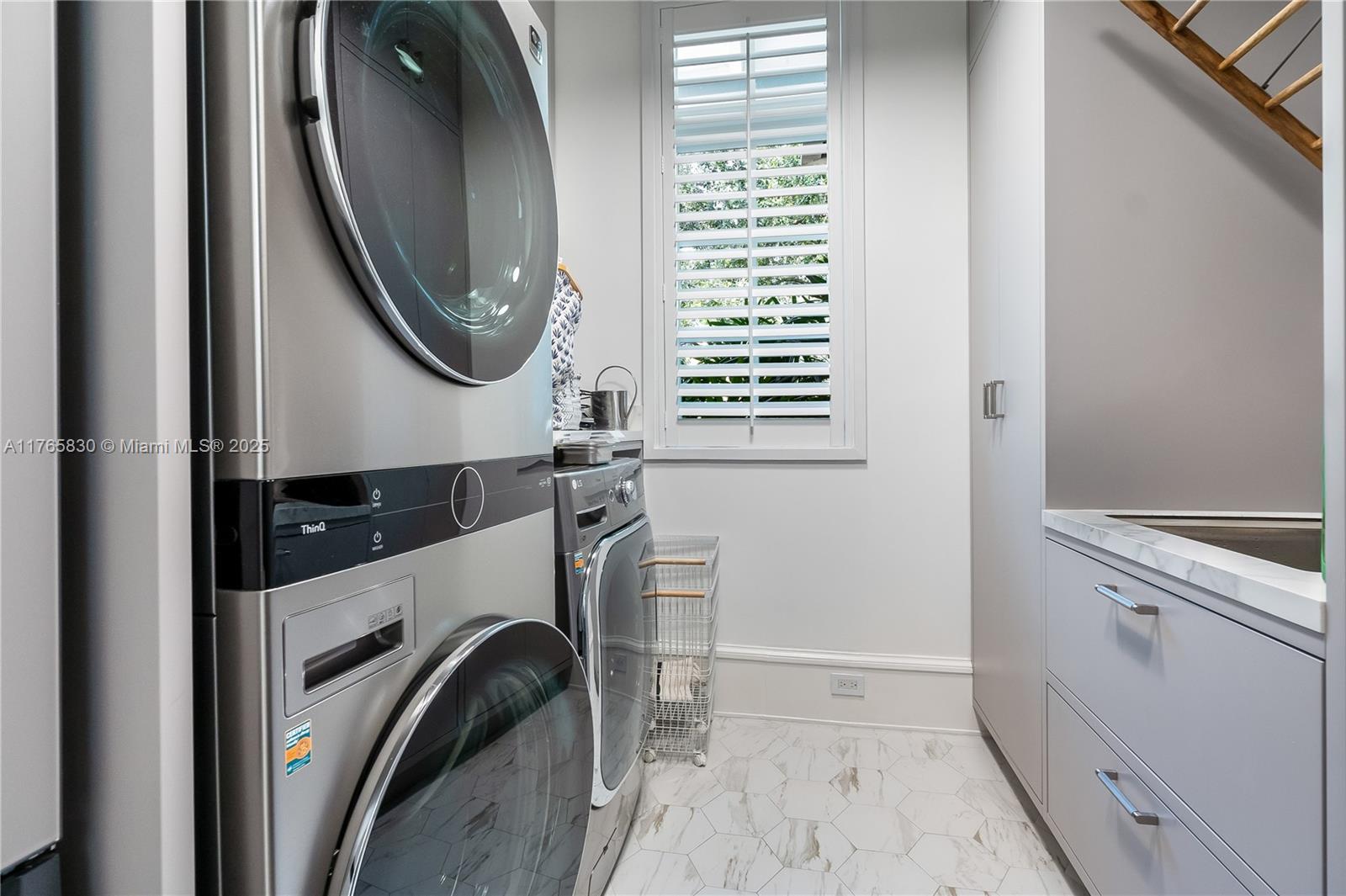 GRANADA PARK - Residential