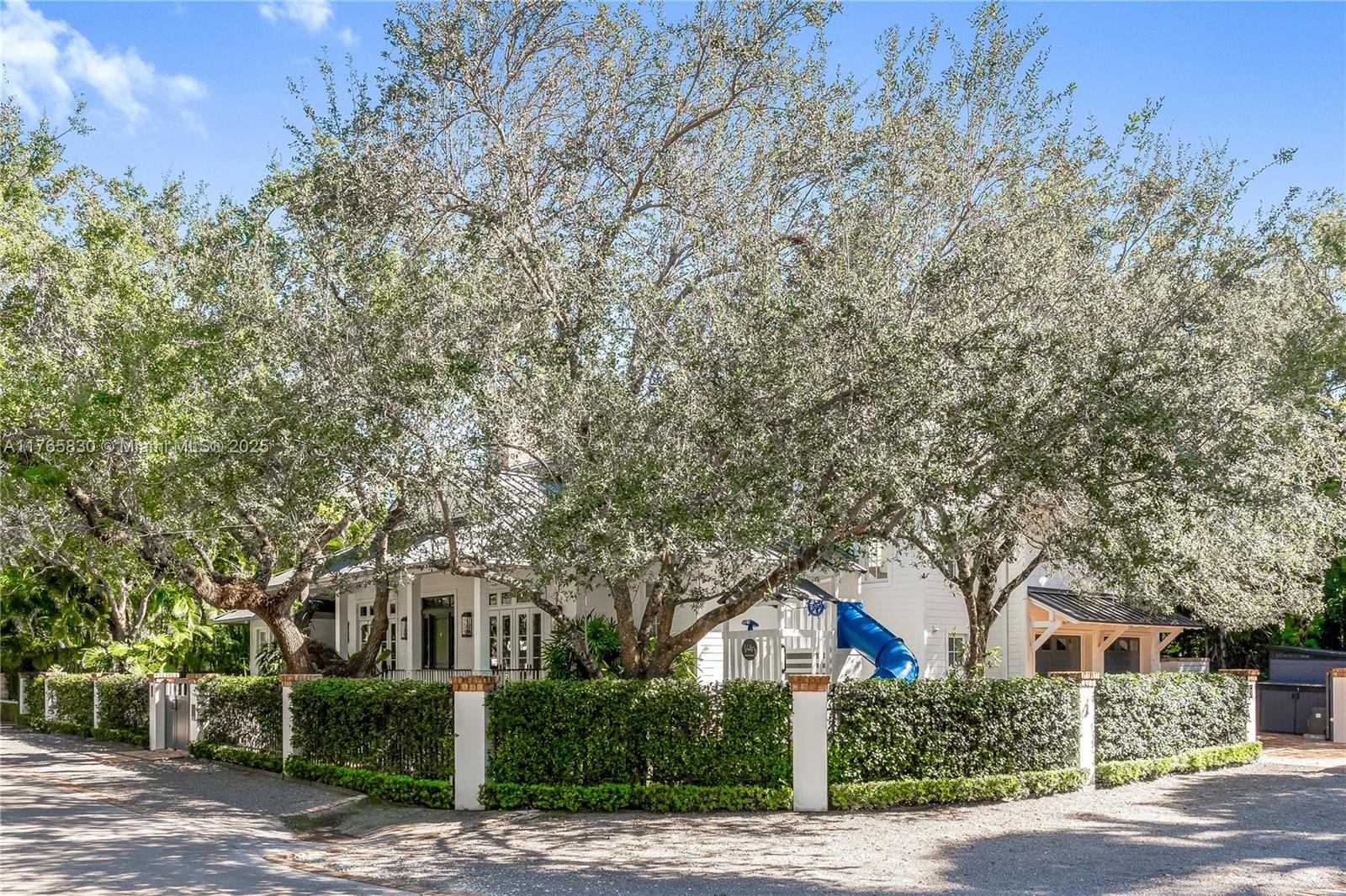 GRANADA PARK - Residential