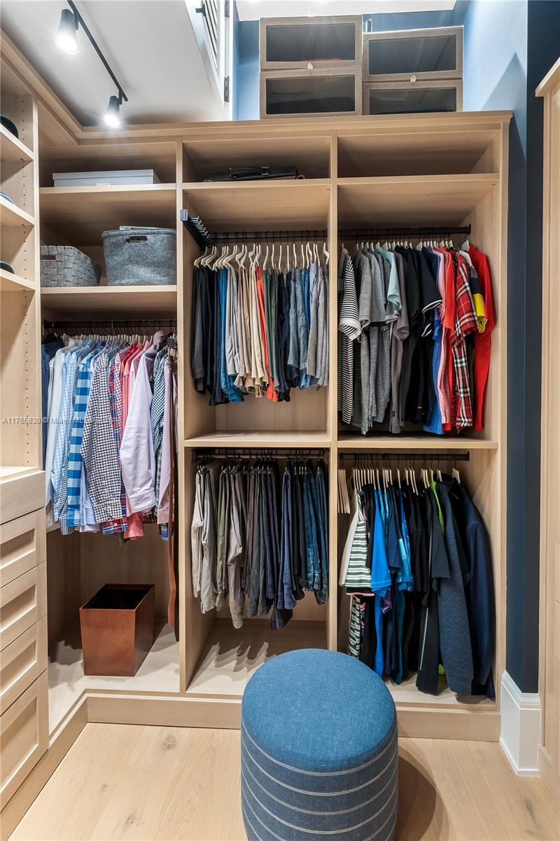 GRANADA PARK - Residential