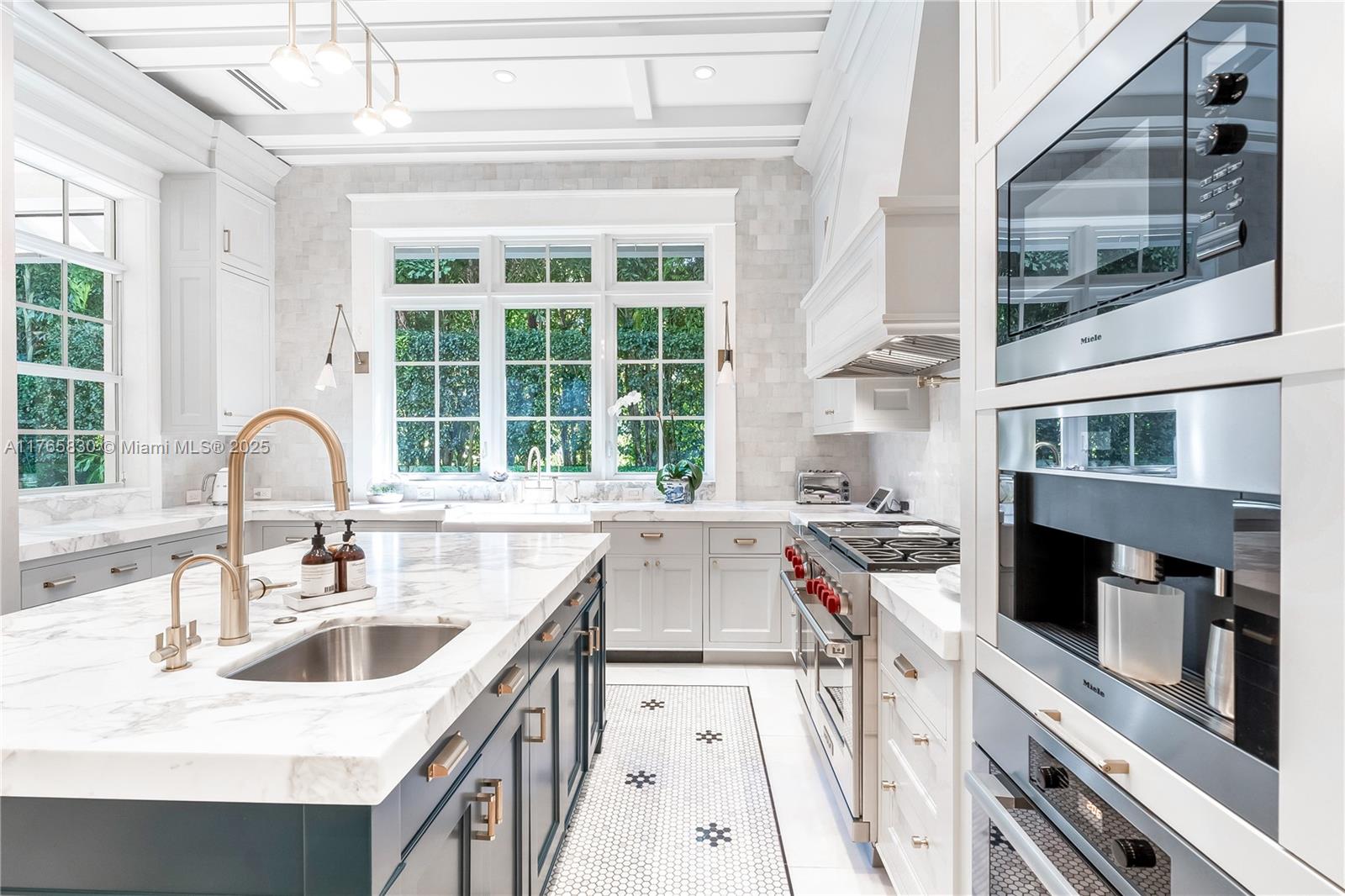 GRANADA PARK - Residential