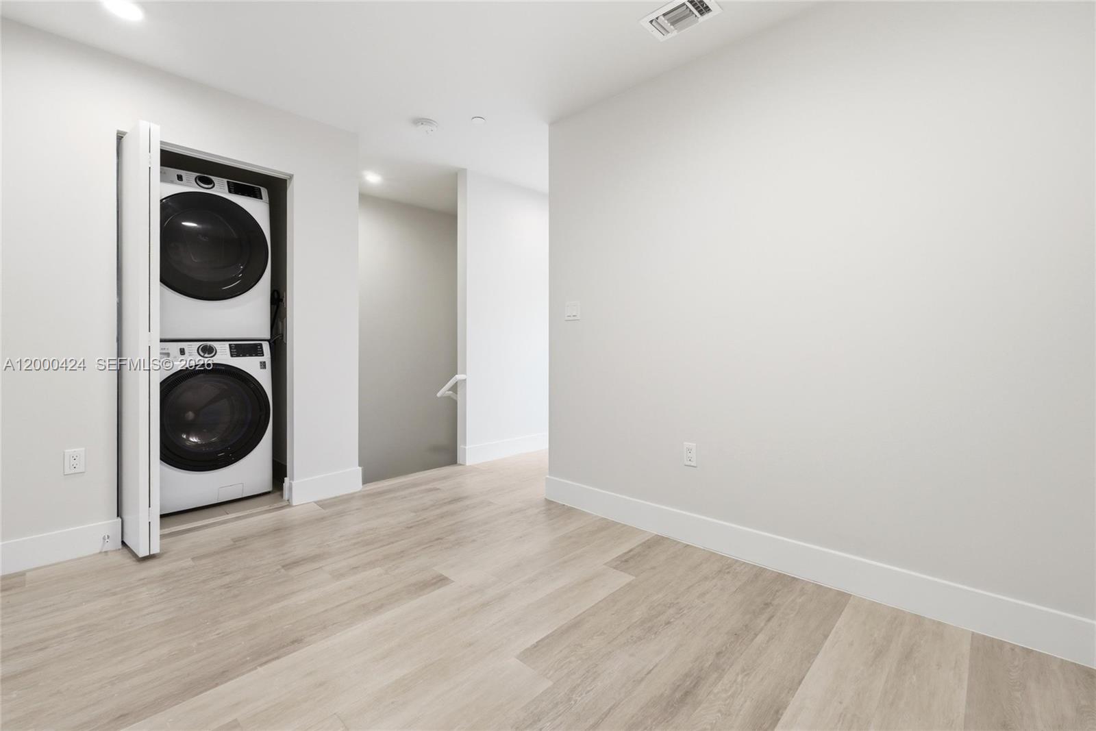 AVENTURA VILLAS CONDO - Residential Lease