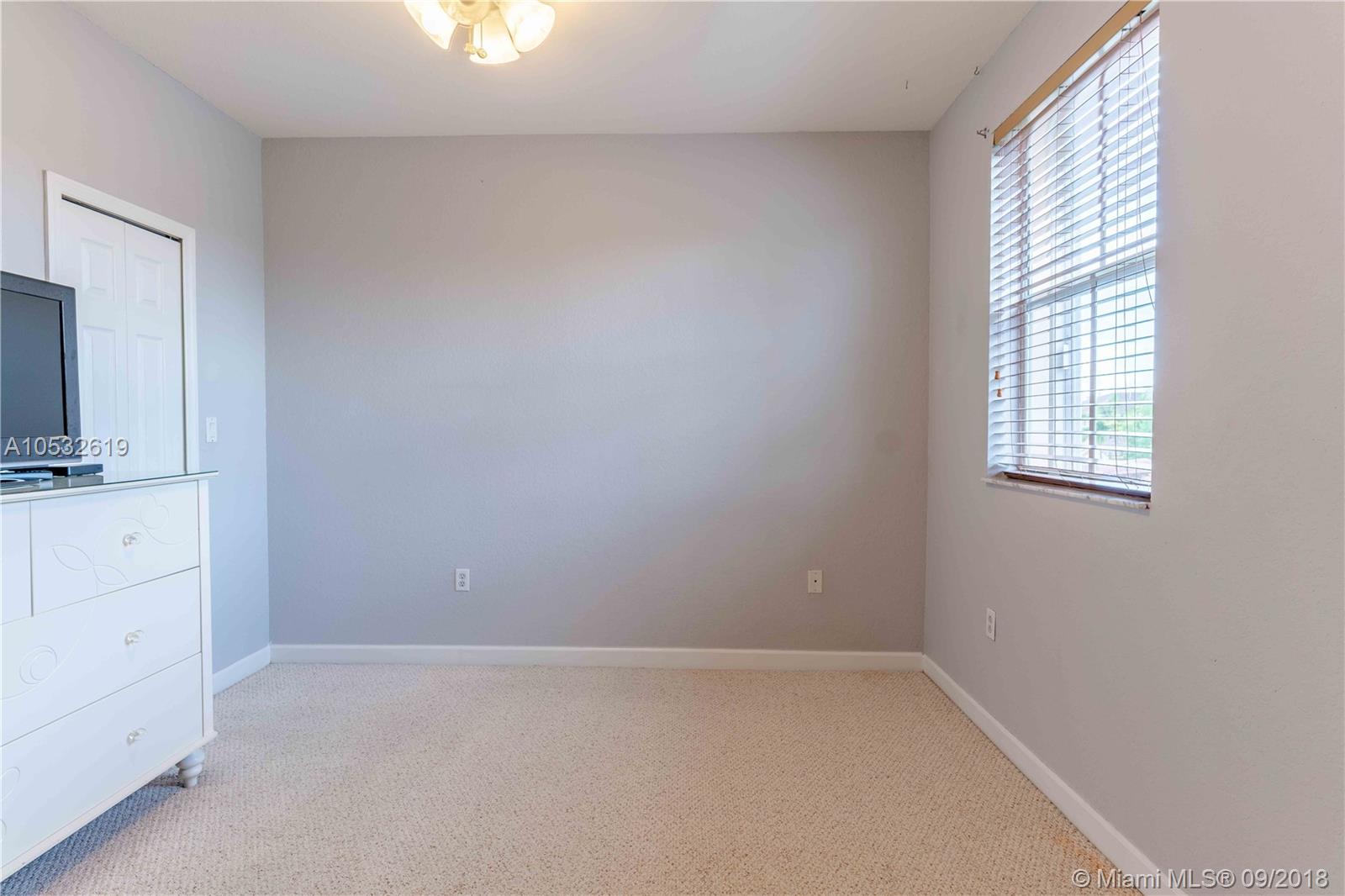 KENDALL BREEZE SOUTH - Residential