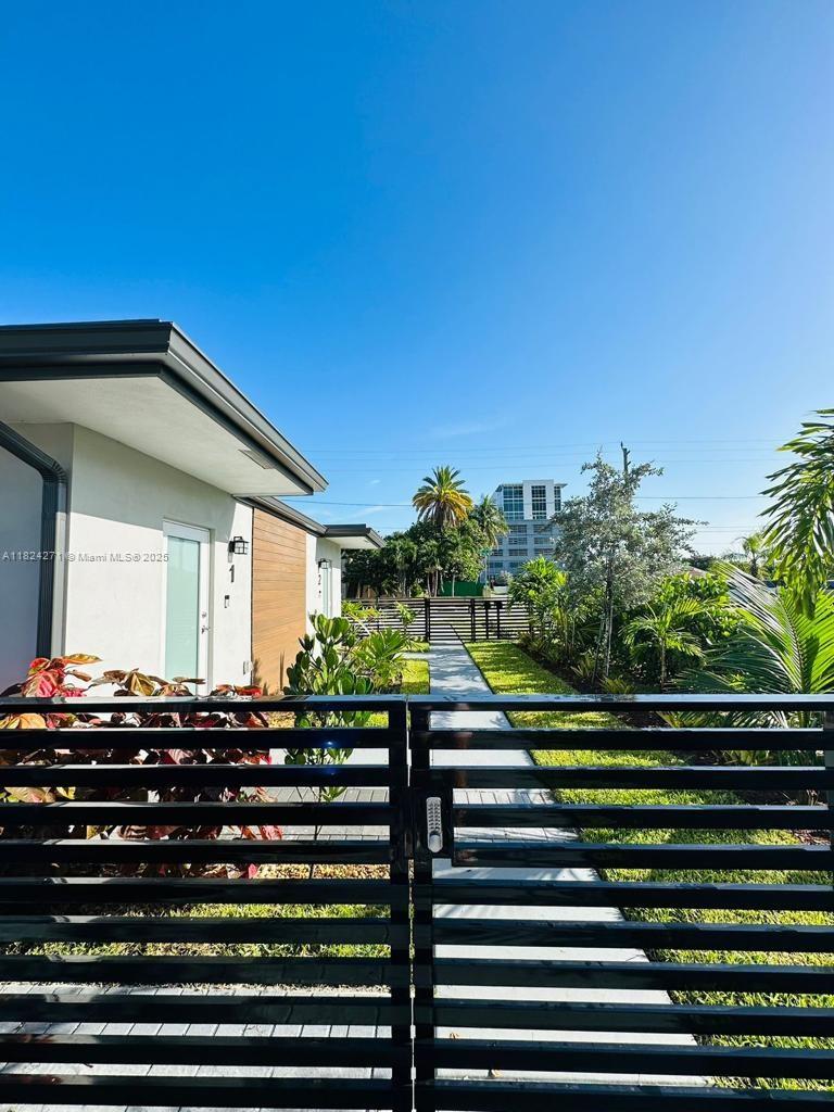 228 Se 9th Ct 1, Hallandale Beach, Broward County, Florida - 1 Bedrooms  
1 Bathrooms - 