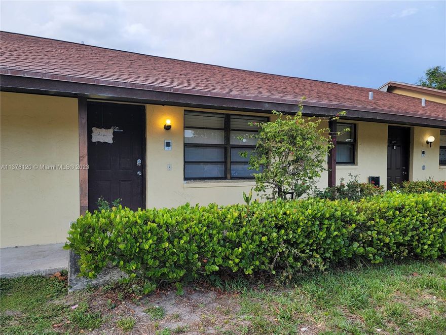 2/1 Villa, Rented, very good tenant history, perfect for investors. Has washer and dryer, Low HOA Fees.