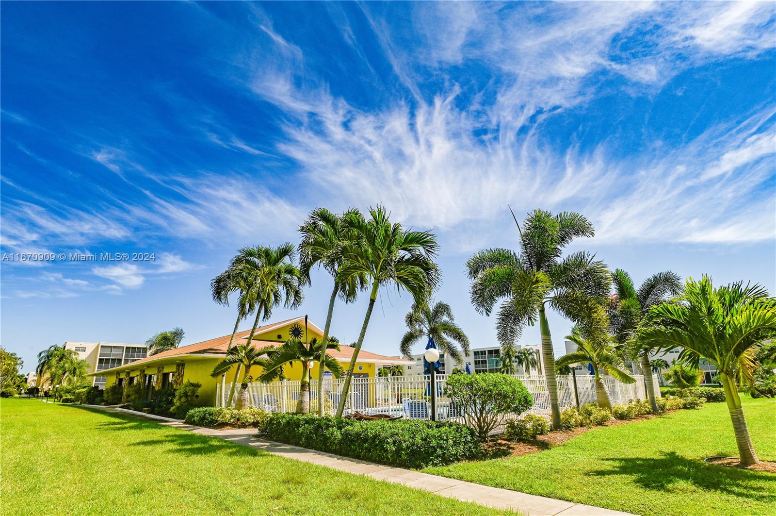 MEADOWBROOK LAKES CONDO - Residential
