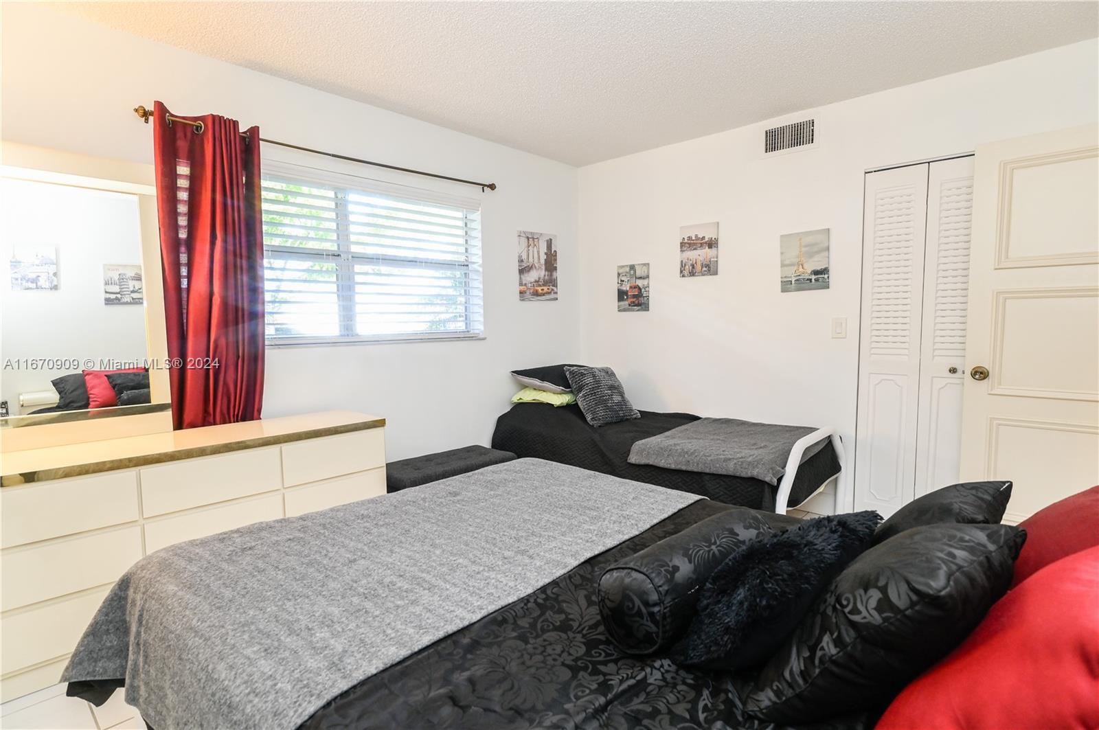 MEADOWBROOK LAKES CONDO - Residential