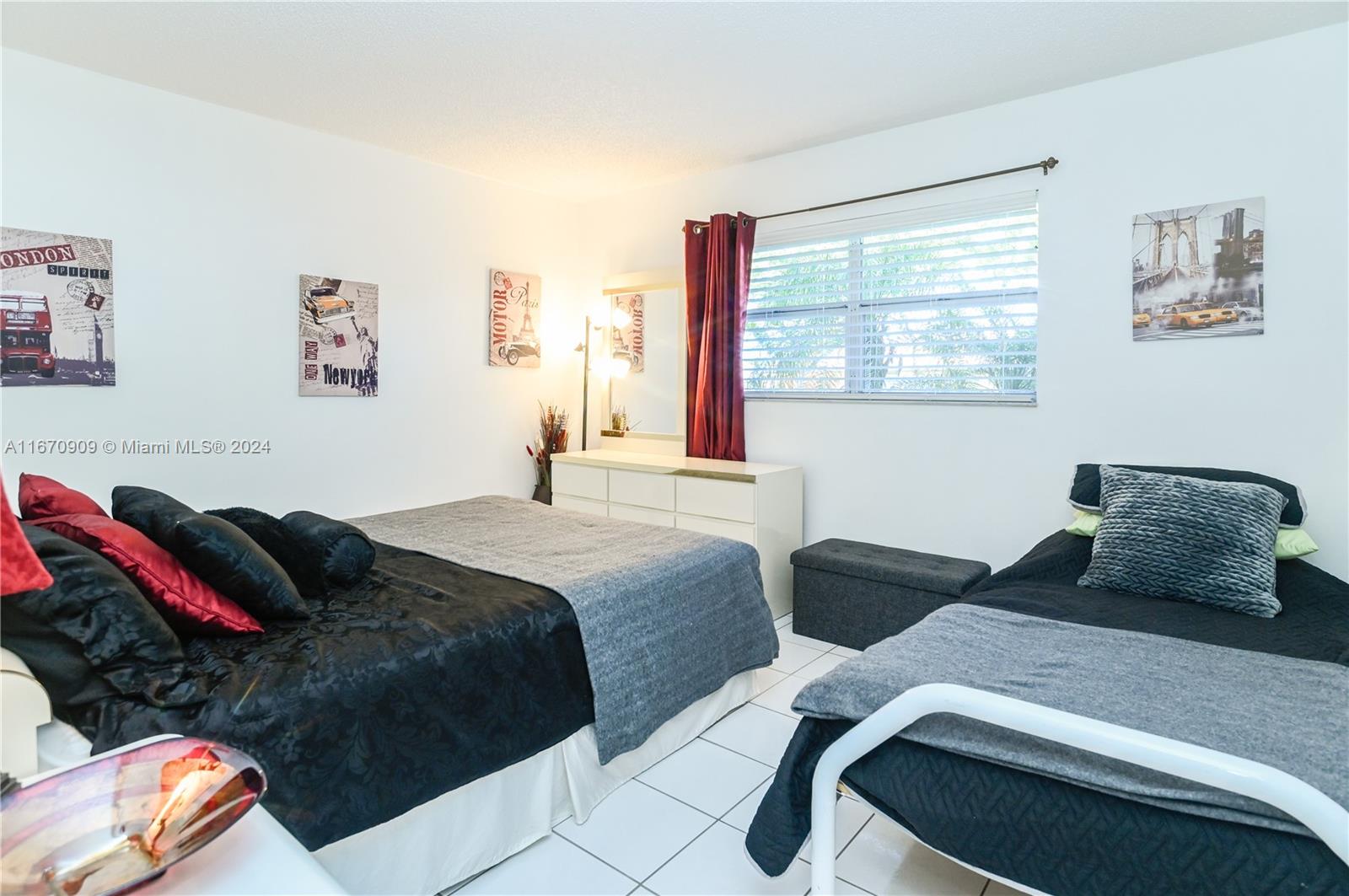 MEADOWBROOK LAKES CONDO - Residential