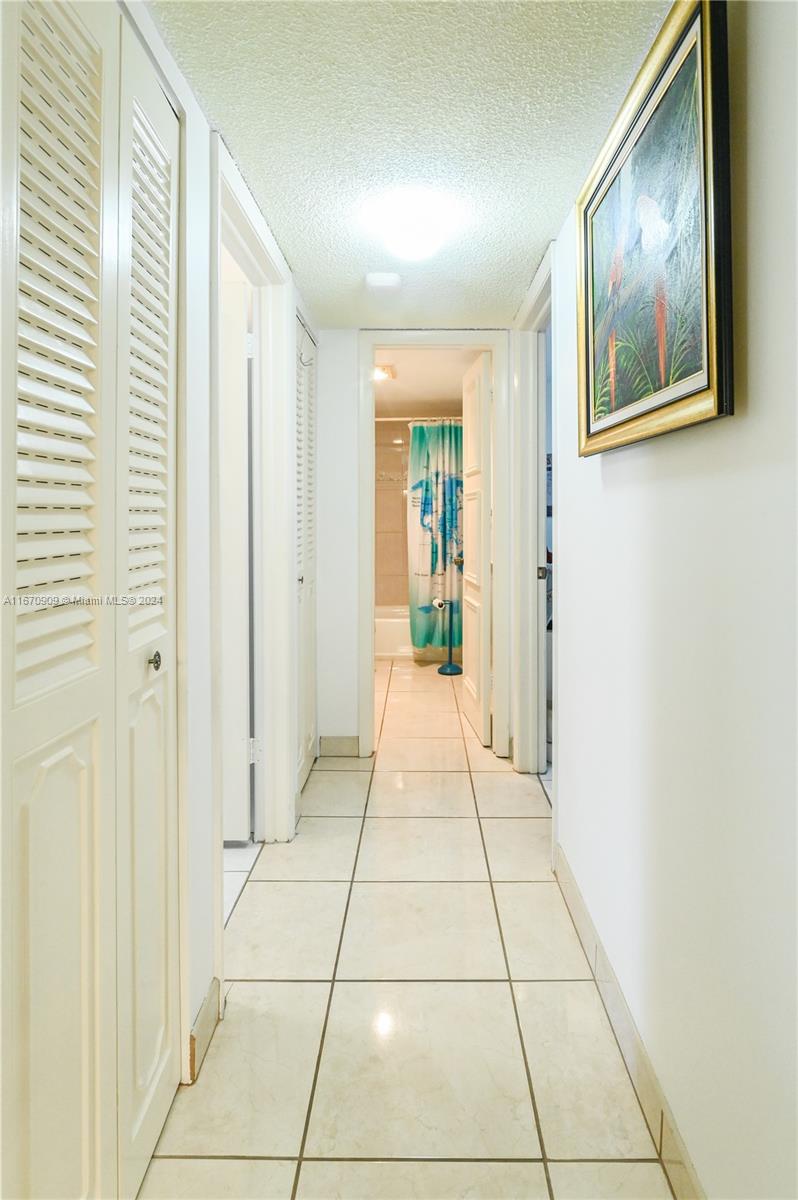 MEADOWBROOK LAKES CONDO - Residential