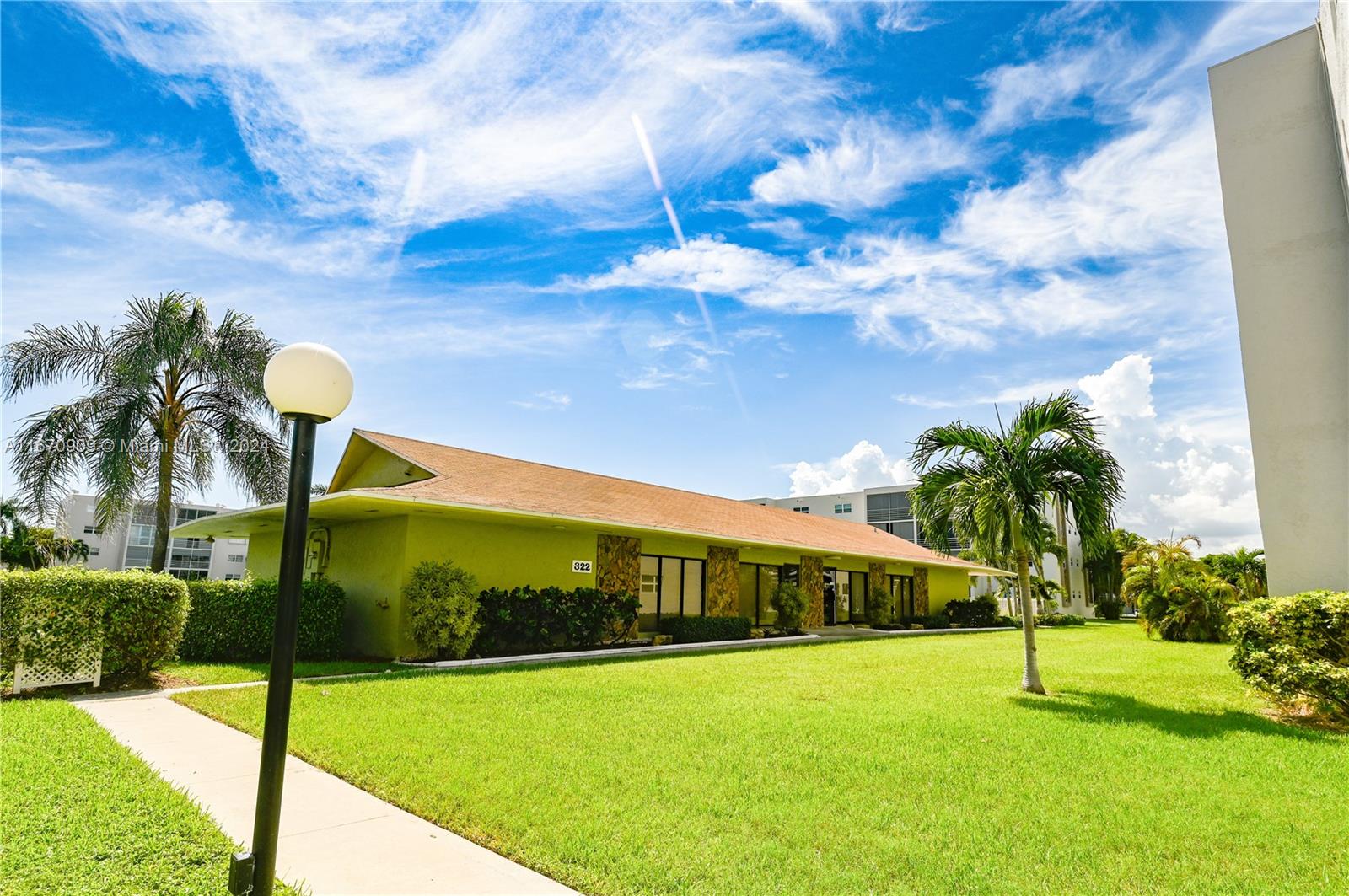 MEADOWBROOK LAKES CONDO - Residential