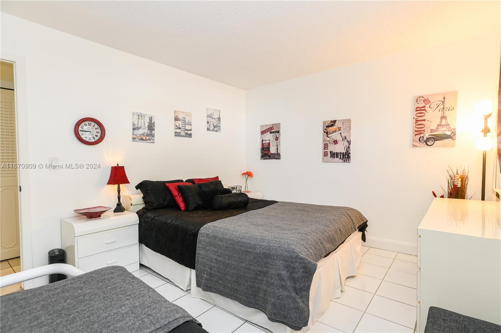 MEADOWBROOK LAKES CONDO - Residential