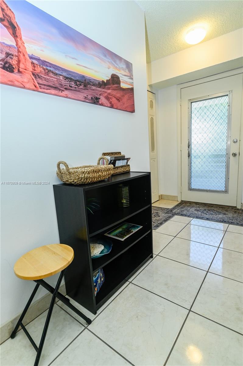 MEADOWBROOK LAKES CONDO - Residential