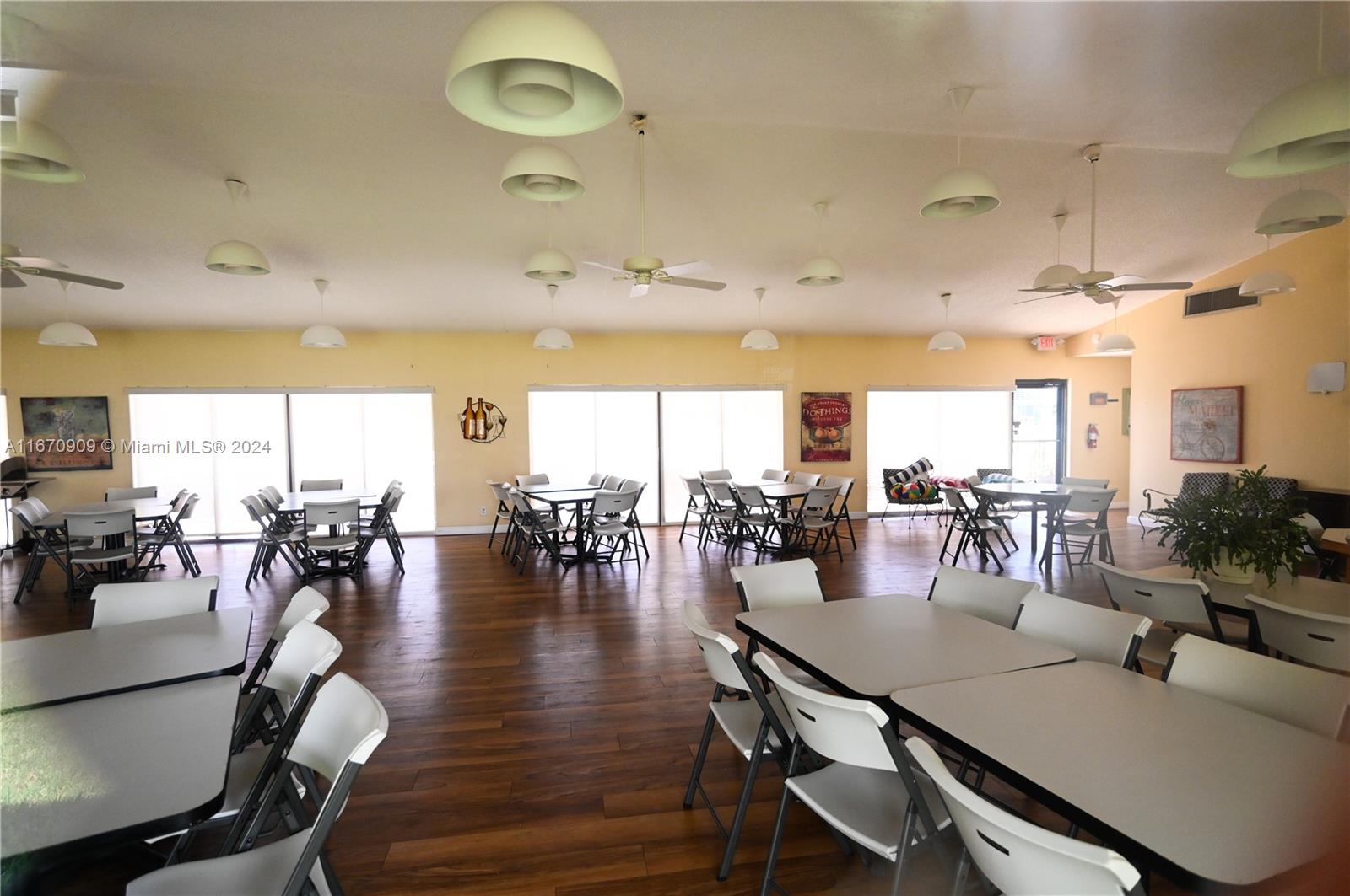 MEADOWBROOK LAKES CONDO - Residential