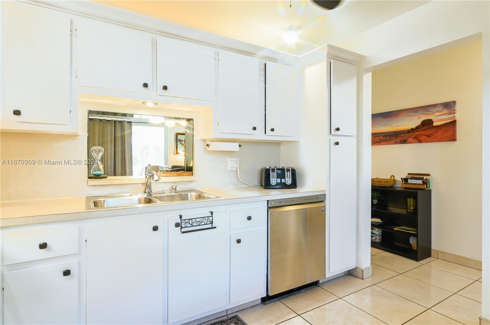 MEADOWBROOK LAKES CONDO - Residential
