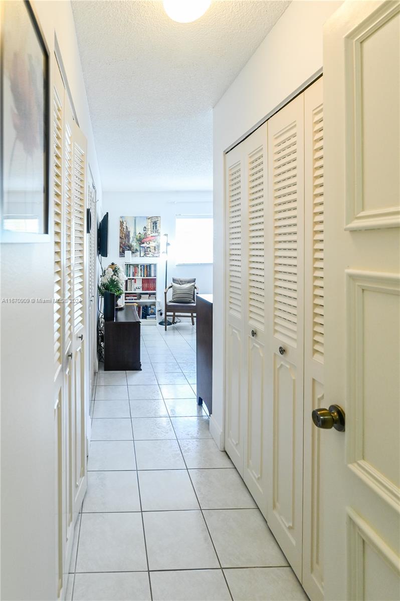 MEADOWBROOK LAKES CONDO - Residential