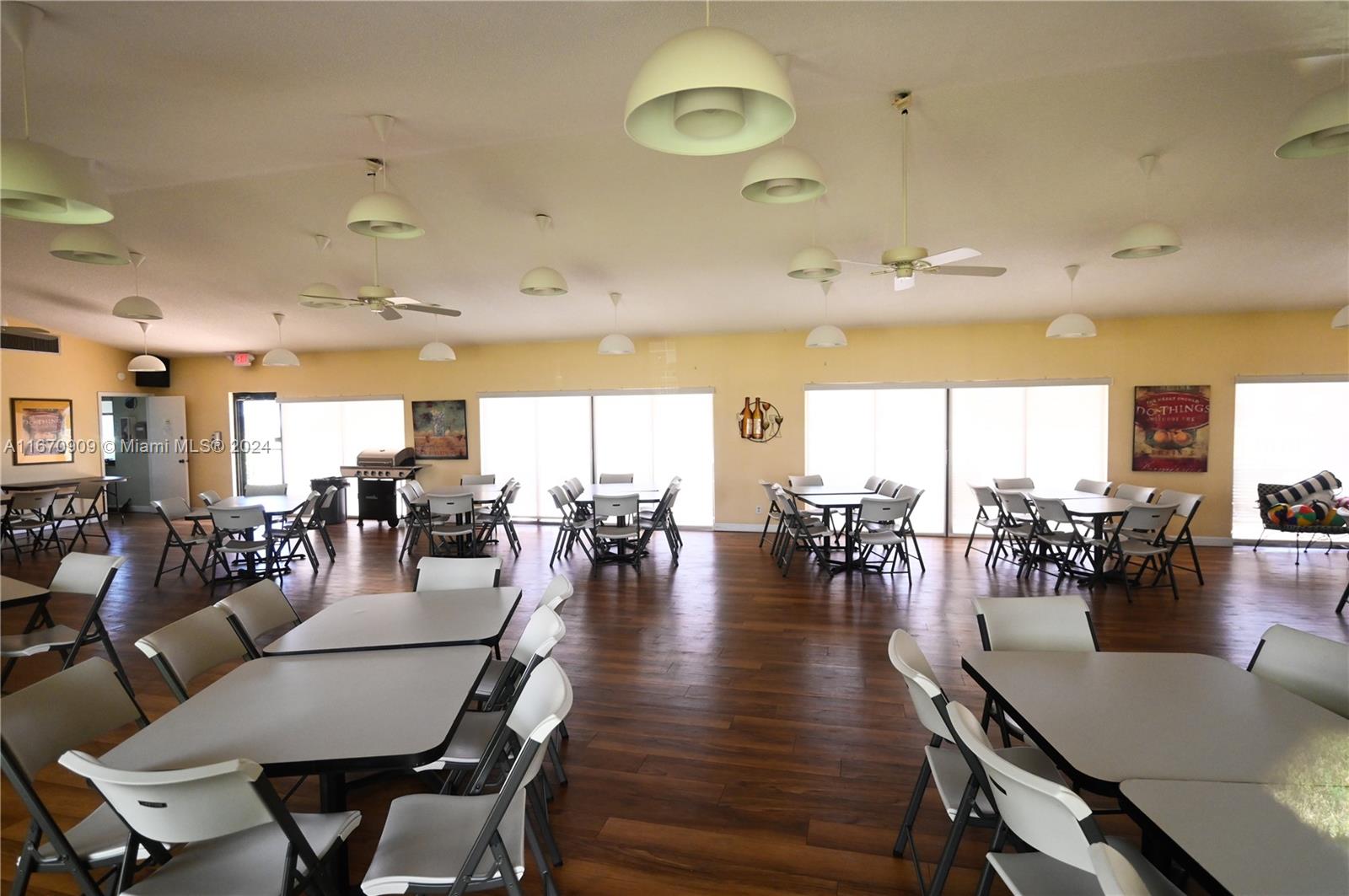 MEADOWBROOK LAKES CONDO - Residential