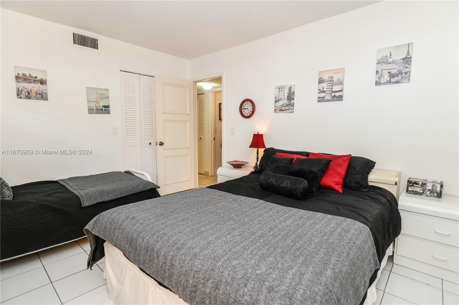 MEADOWBROOK LAKES CONDO - Residential