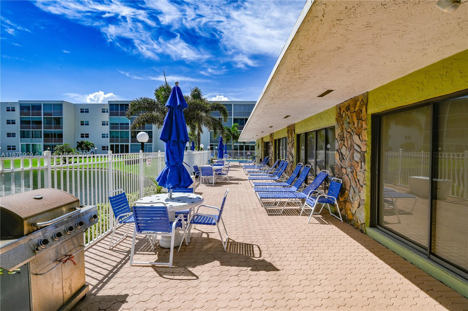 MEADOWBROOK LAKES CONDO - Residential