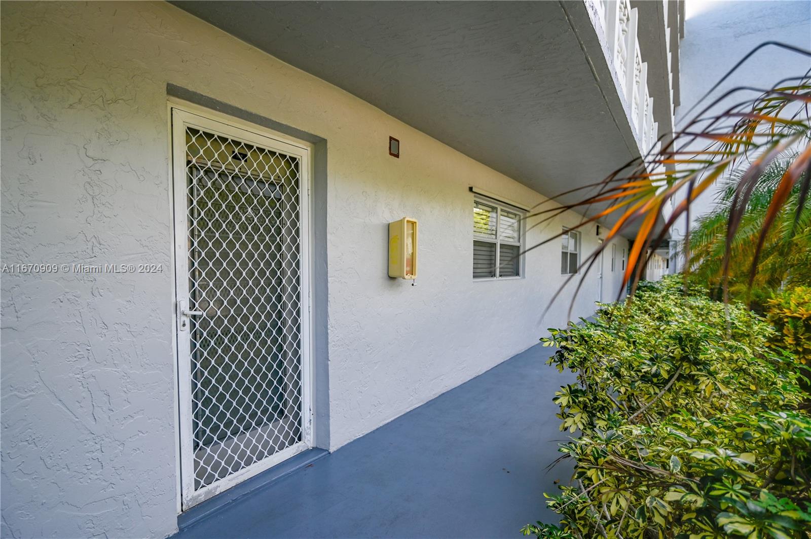 MEADOWBROOK LAKES CONDO - Residential
