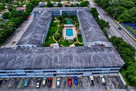 Tiny photo for 15610 NE 6th Ave #23C, Miami, FL 33162 (MLS # A12008365)