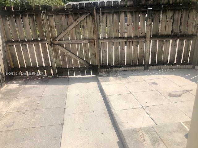 TOWNHOUSES OF PLANTATION - Residential Lease