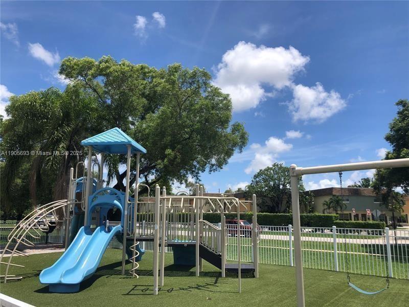 TOWNHOUSES OF PLANTATION - Residential Lease