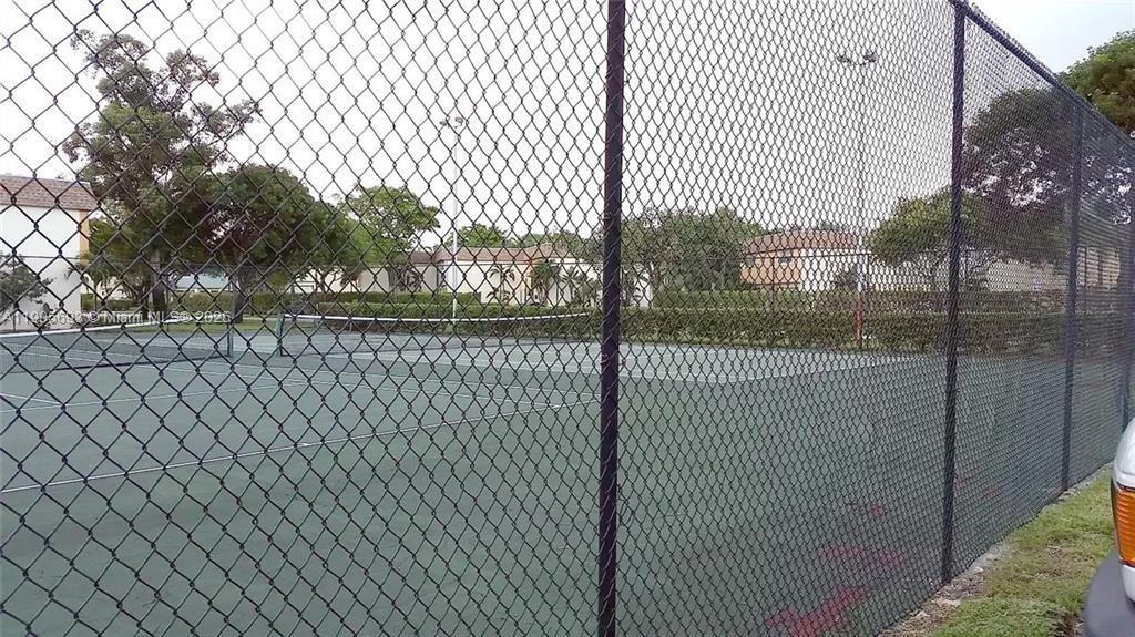 TOWNHOUSES OF PLANTATION - Residential Lease