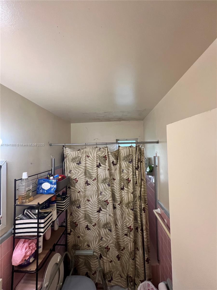 1121 NW 43rd St