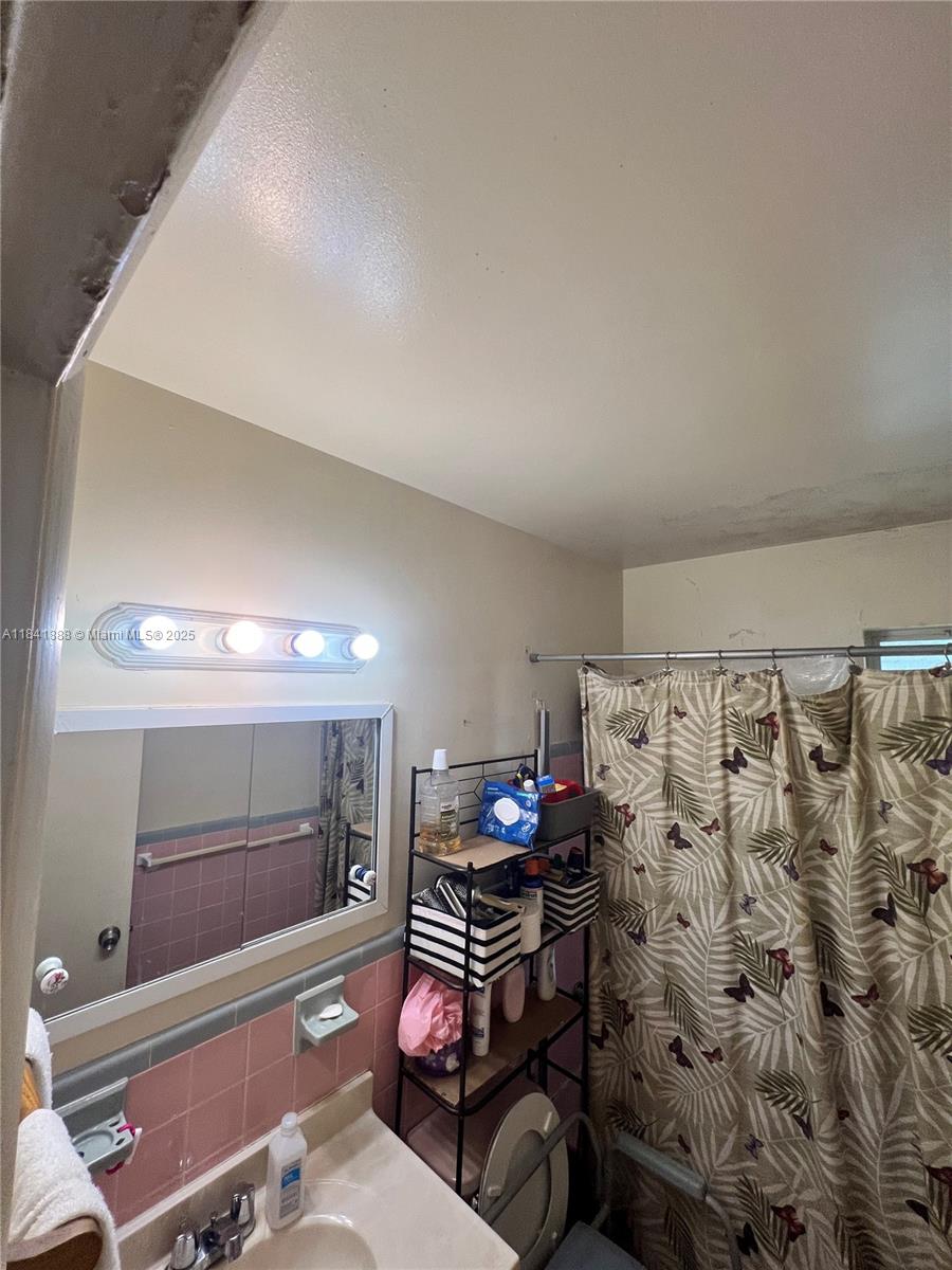 1121 NW 43rd St