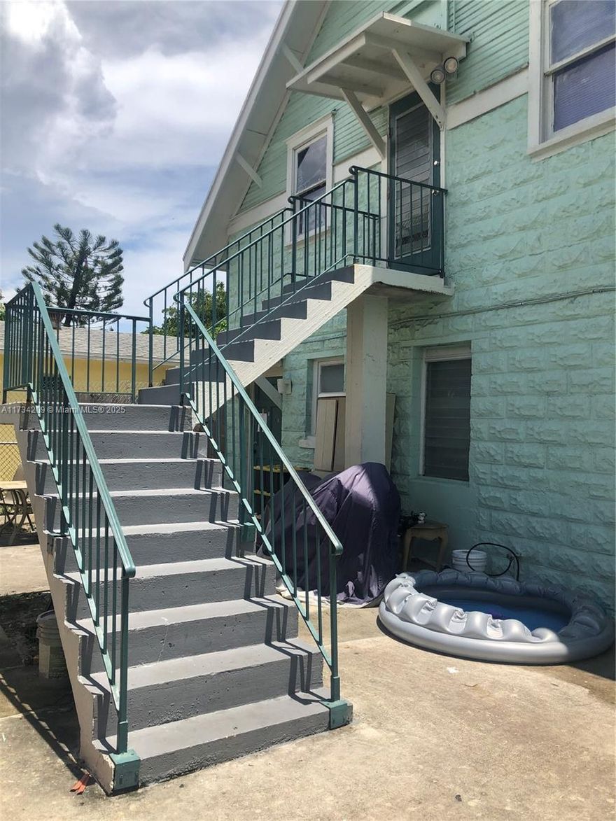 Fantastic investment opportunity! A 5-unit multifamily property, fully rented, priced below market value, offering the new owner a 15% upside on rent. Located in a high-density neighborhood with strong rental demand. Each unit has bright, spacious rooms. Plenty of parking available. The property includes 2 units with 2 beds/1 bath, 2 units with 1 bed/1 bath, and 1 rented garage. Income: $84,300, Expenses: $31,700, Cap Rate: 5.40%, Net Revenue: $52,591.
Don’t miss this opportunity!