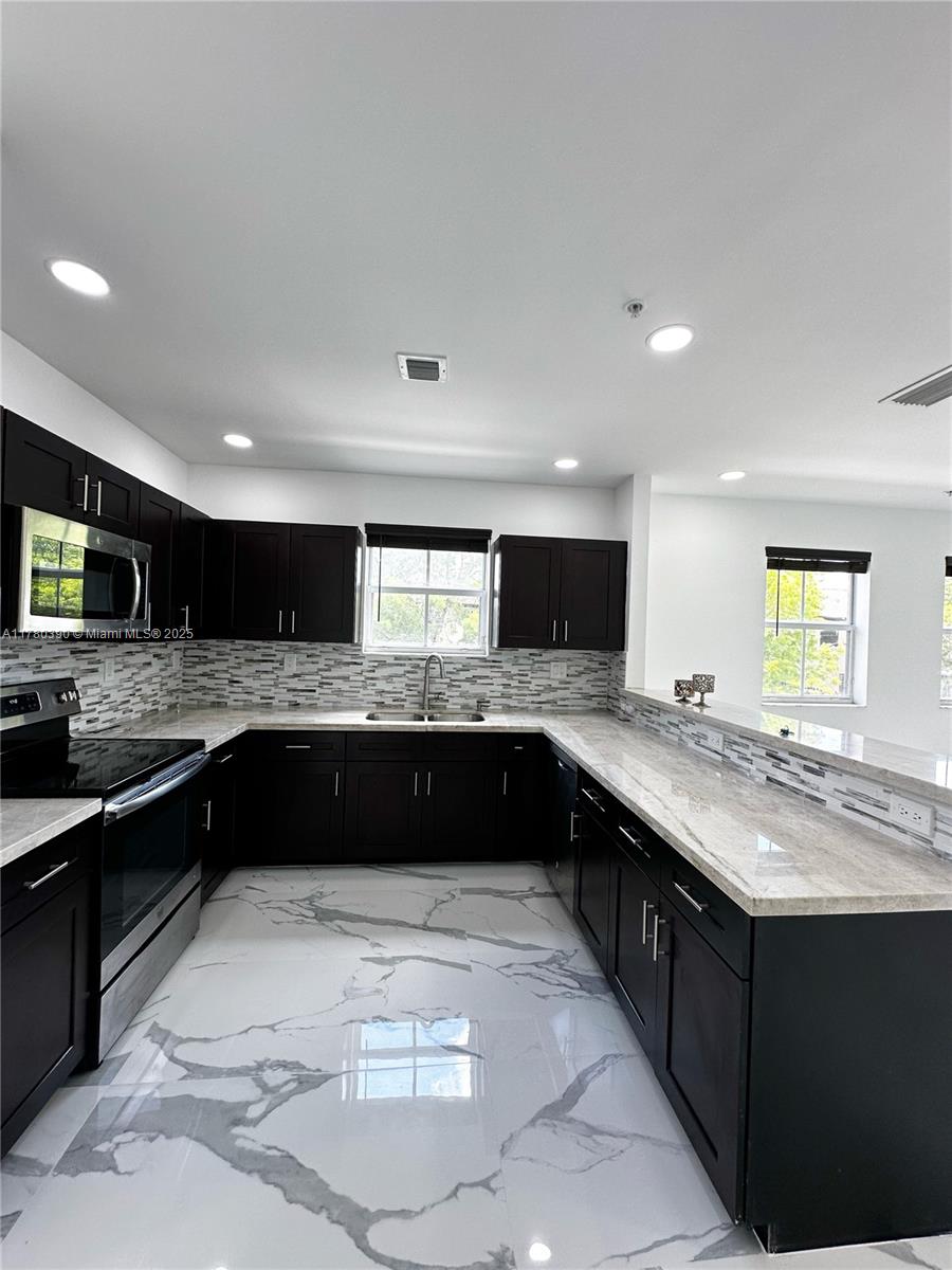 Rental Property at 11601 Nw 89th St 208, Doral, Miami-Dade County, Florida - Bedrooms: 3 
Bathrooms: 3  - $3,600 MO.