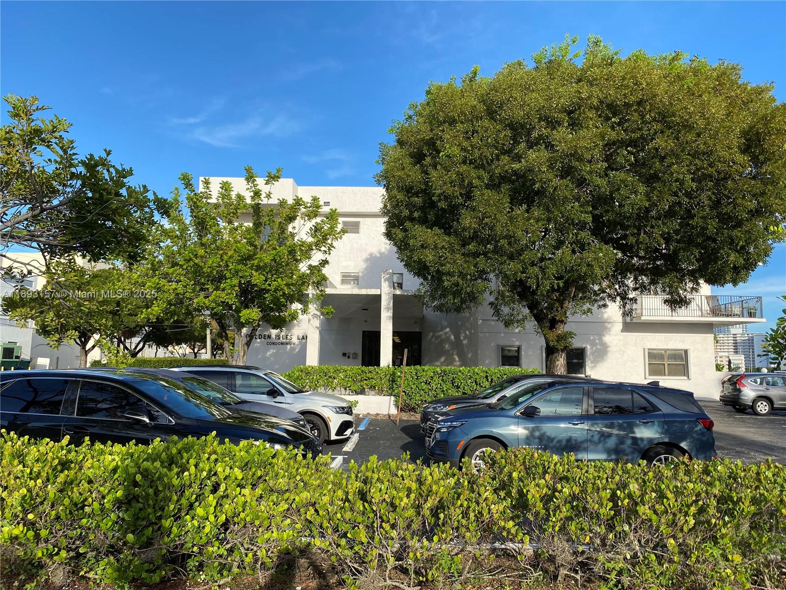 GOLDEN ISLES LAKES CONDO - Residential Lease