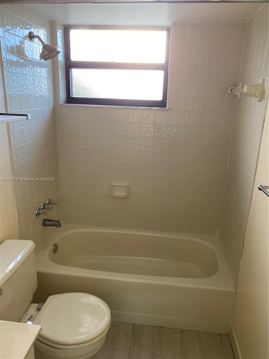 GOLDEN ISLES LAKES CONDO - Residential Lease