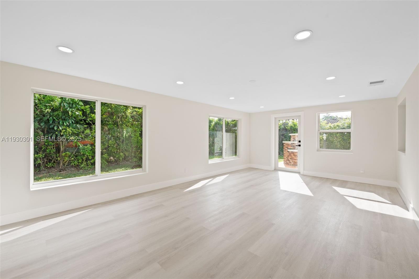 SOUTHERN ESTATES 8TH ADDN - Residential