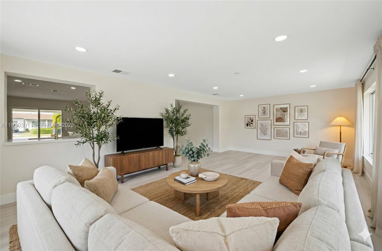 SOUTHERN ESTATES 8TH ADDN - Residential